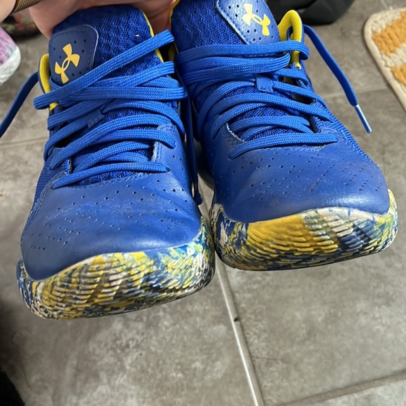 EUC Youth Under armour basketball shoes 6.5Y - Picture 8 of 9